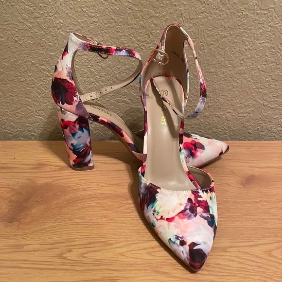 Dream Pairs Shoes - Dream Pairs Floral Heels - Size 9